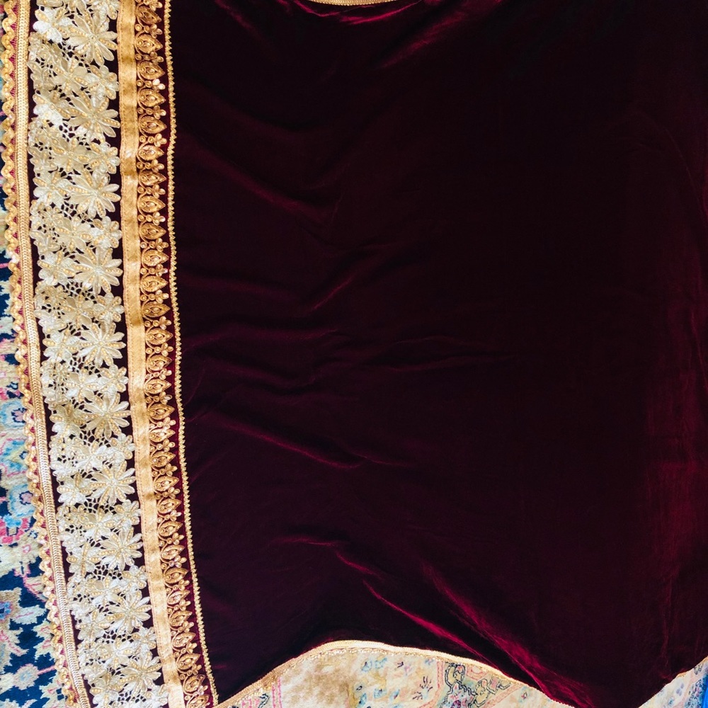 Velvet shawl